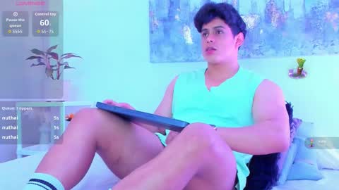 Snapshot of arminjones1 chatting on October 2, 5:25 am online show from October 2, 5:25 am