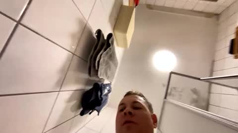 armyskater32 online show from December 17, 2:45 pm