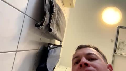 armyskater32 online show from December 19, 11:39 am