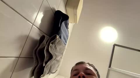 armyskater32 online show from April 23, 9:19 am