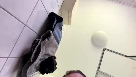 armyskater32 online show from April 23, 1:24 pm