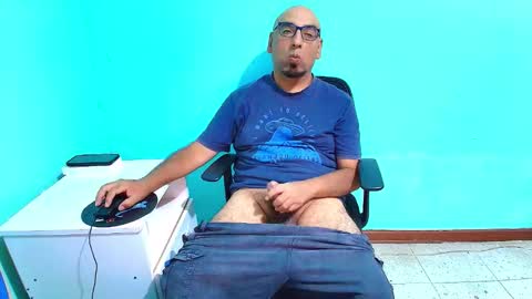 arnelux72 online show from March 5, 5:03 am