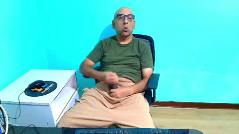 arnelux72 online show from April 24, 5:21 am