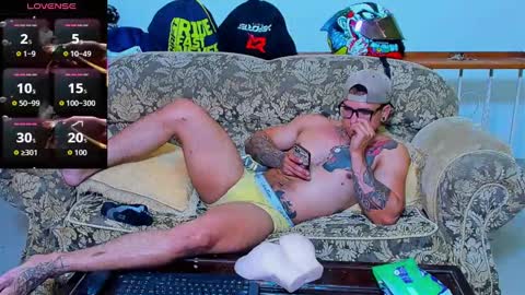 Snapshot of arnold_sexy_hot98 chatting on October 7, 5:26 am arnold sexy hot98 online show from October 7, 5:26 am