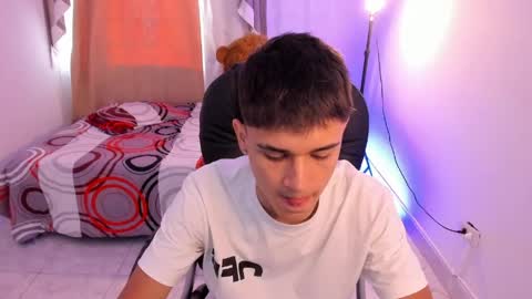 Snapshot of aron_boyy chatting on May 6, 8:36 pm Aaron online show from May 6, 8:36 pm