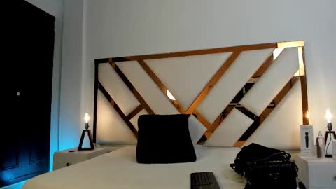 Aron cruz  online show from March 4, 1:17 pm