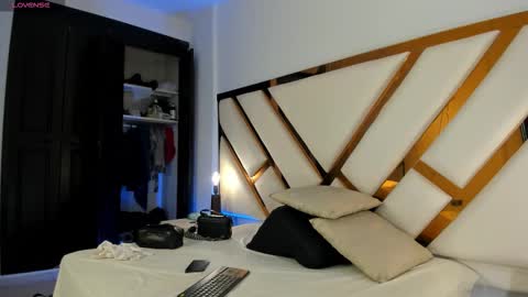 Aron cruz  online show from March 23, 12:31 pm