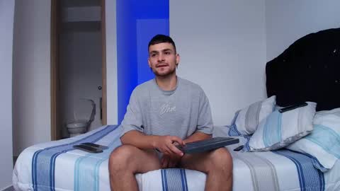 Aron Santoro online show from November 27, 2:08 pm