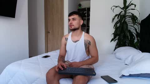Snapshot of aron_santoro1 chatting on May 9, 6:46 pm Aron Santoro online show from May 9, 6:46 pm