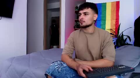 Snapshot of aron_santoro1 chatting on June 11, 4:27 pm Aron Santoro online show from June 11, 4:27 pm