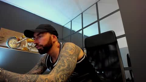 AronGrant online show from December 3, 8:38 am