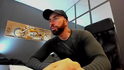 AronGrant online show from December 5, 10:01 am