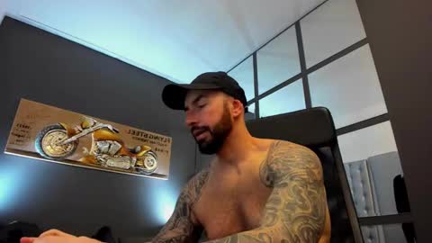 AronGrant online show from December 18, 9:04 am