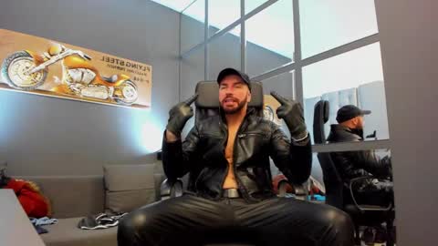 AronGrant online show from December 21, 9:23 am