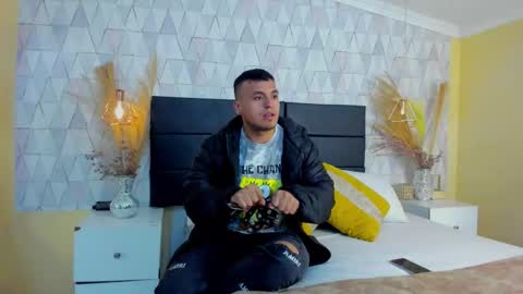 AronOlsen online show from March 8, 12:31 pm