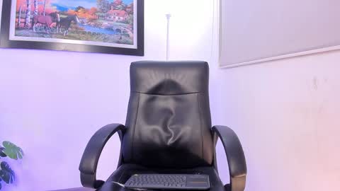 Snapshot of aroon_connor chatting on January 5, 12:09 am   online show from January 5, 12:09 am