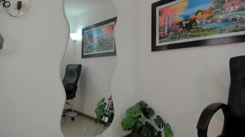 Snapshot of aroon_connor chatting on January 23, 8:45 pm   online show from January 23, 8:45 pm