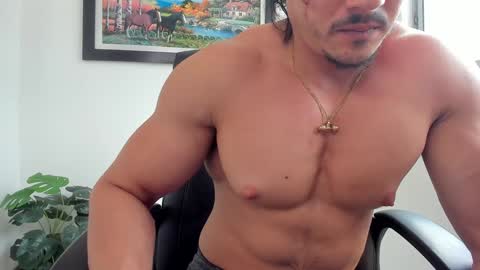 Snapshot of aroon_connor chatting on January 27, 8:49 pm   online show from January 27, 8:49 pm