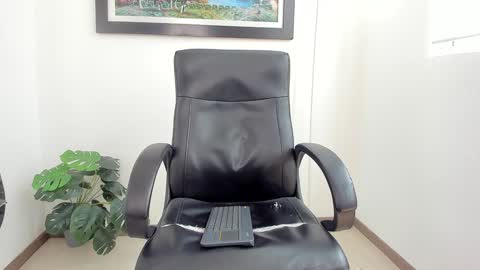 Snapshot of aroon_connor chatting on February 7, 7:49 pm   online show from February 7, 7:49 pm