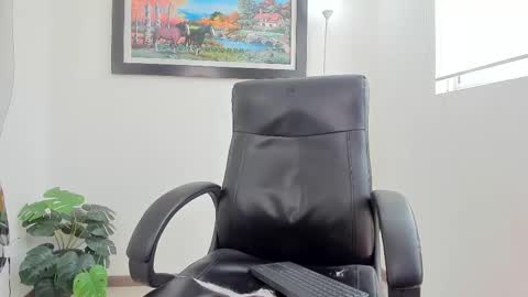 Snapshot of aroon_connor chatting on February 17, 6:59 pm   online show from February 17, 6:59 pm