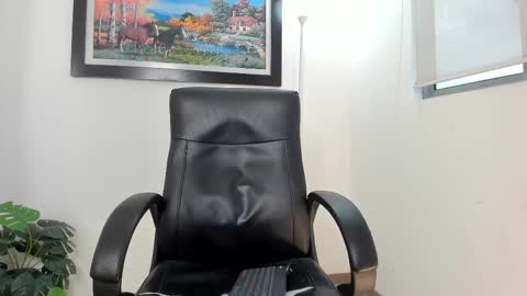 Snapshot of aroon_connor chatting on February 17, 10:58 pm   online show from February 17, 10:58 pm