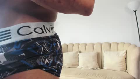 Snapshot of aroon_connor chatting on September 23, 8:01 pm   online show from September 23, 8:01 pm