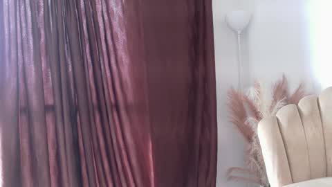   online show from April 22, 9:16 pm