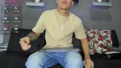 AROON HOT online show from February 7, 11:47 am