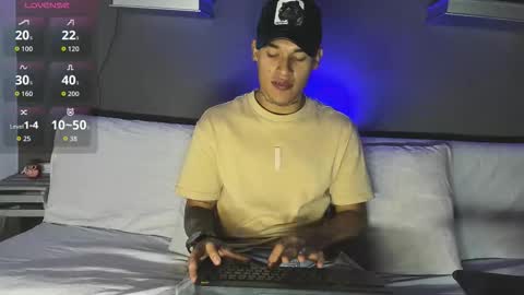 AROON HOT online show from February 18, 8:27 pm