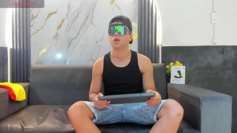 Aroon   online show from April 20, 3:31 am