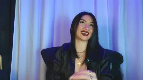 Snapshot of arrkabella chatting on November 17, 5:41 pm online show from November 17, 5:41 pm