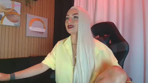 Snapshot of arrkabella chatting on November 27, 7:49 pm online show from November 27, 7:49 pm