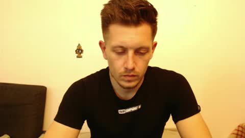 Snapshot of arromwilliam90 chatting on February 2, 5:04 pm arromwilliam90 online show from February 2, 5:04 pm