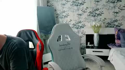 Snapshot of art_cam_ chatting on August 4, 8:17 am art_cam_ online show from August 4, 8:17 am