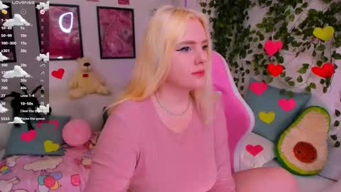 art_lovee_ online show from February 25, 2:10 am