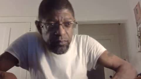 Snapshot of arteblazze chatting on February 16, 12:30 am Arteblazze not daddy boy bitch or nigga online show from February 16, 12:30 am
