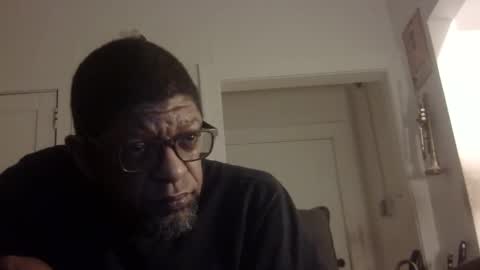 Snapshot of arteblazze chatting on October 5, 1:59 am Arteblazze not daddy boy bitch or nigga online show from October 5, 1:59 am