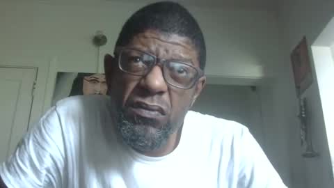 Snapshot of arteblazze chatting on October 25, 3:40 pm Arteblazze not daddy boy bitch or nigga online show from October 25, 3:40 pm