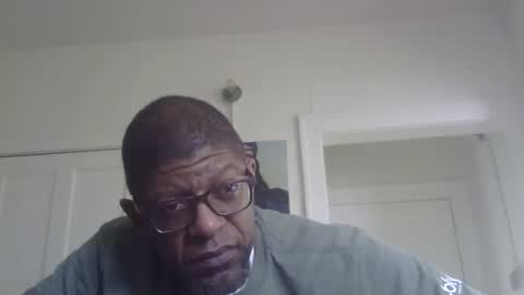 Snapshot of arteblazze chatting on November 10, 9:03 pm Arteblazze not daddy boy bitch or nigga online show from November 10, 9:03 pm