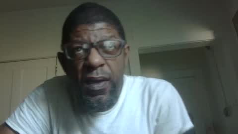 Snapshot of arteblazze chatting on November 22, 3:00 pm Arteblazze not daddy boy bitch or nigga online show from November 22, 3:00 pm