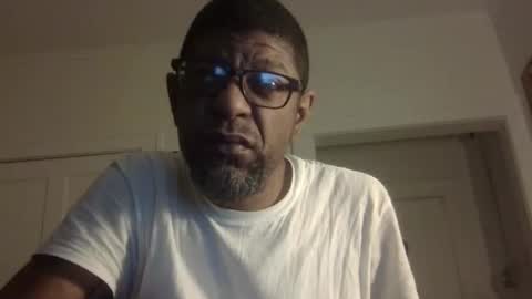 Snapshot of arteblazze chatting on December 14, 11:15 am Arteblazze not daddy boy bitch or nigga online show from December 14, 11:15 am