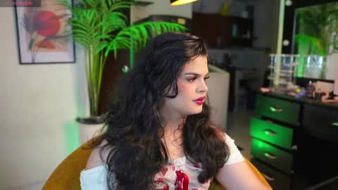 Snapshot of artechloe chatting on December 10, 9:43 pm Chloe online show from December 10, 9:43 pm