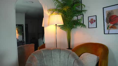 Snapshot of artechloe chatting on February 20, 10:48 pm Chloe online show from February 20, 10:48 pm