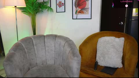 Snapshot of artechloe chatting on February 23, 9:22 am Chloe online show from February 23, 9:22 am