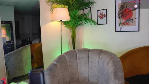 Snapshot of artechloe chatting on March 9, 7:59 pm Chloe online show from March 9, 7:59 pm