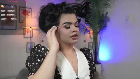 Snapshot of artechloe chatting on October 31, 10:11 pm Chloe online show from October 31, 10:11 pm