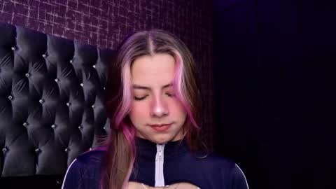 artemisablake online show from October 10, 4:39 pm