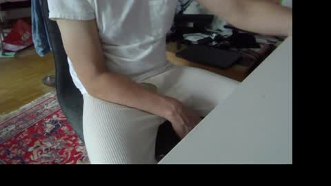 Snapshot of artesian99 chatting on May 8, 1:38 pm artesian99 online show from May 8, 1:38 pm