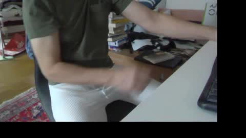 Snapshot of artesian99 chatting on May 16, 9:06 am artesian99 online show from May 16, 9:06 am