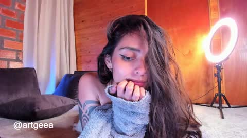 Linda  independent model artgeea online show from December 12, 11:47 pm